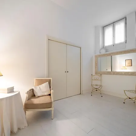 Centro Luxury - Duomo 5min - Garden, Wifi