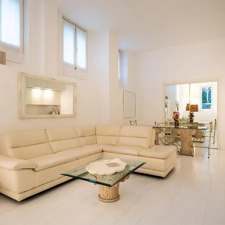 Apartment Centro Luxury - Duomo 5min - Garden, Wifi Milan
